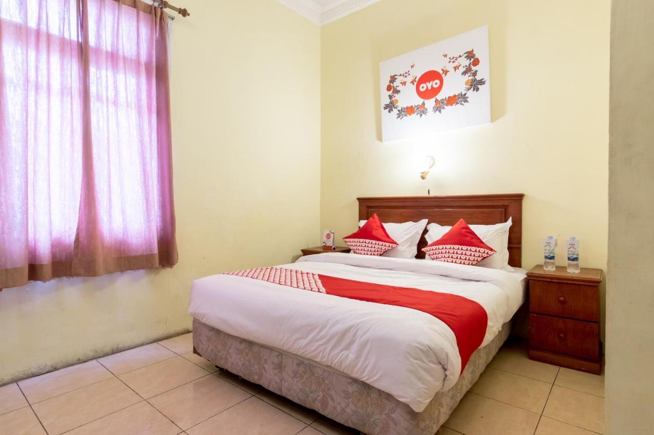 Oyo 1030 Hotel Bumi Asih Medan Kültér fotó