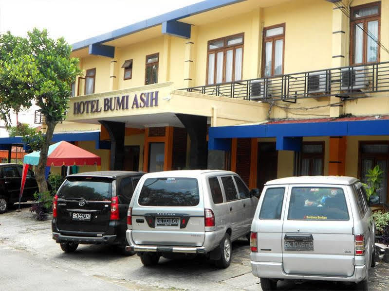 Oyo 1030 Hotel Bumi Asih Medan Kültér fotó