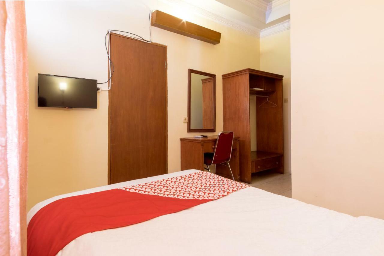 Oyo 1030 Hotel Bumi Asih Medan Kültér fotó