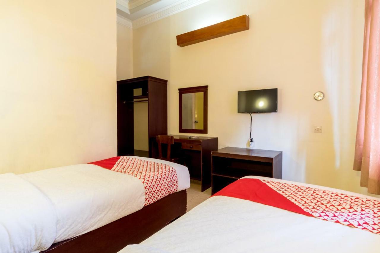 Oyo 1030 Hotel Bumi Asih Medan Kültér fotó