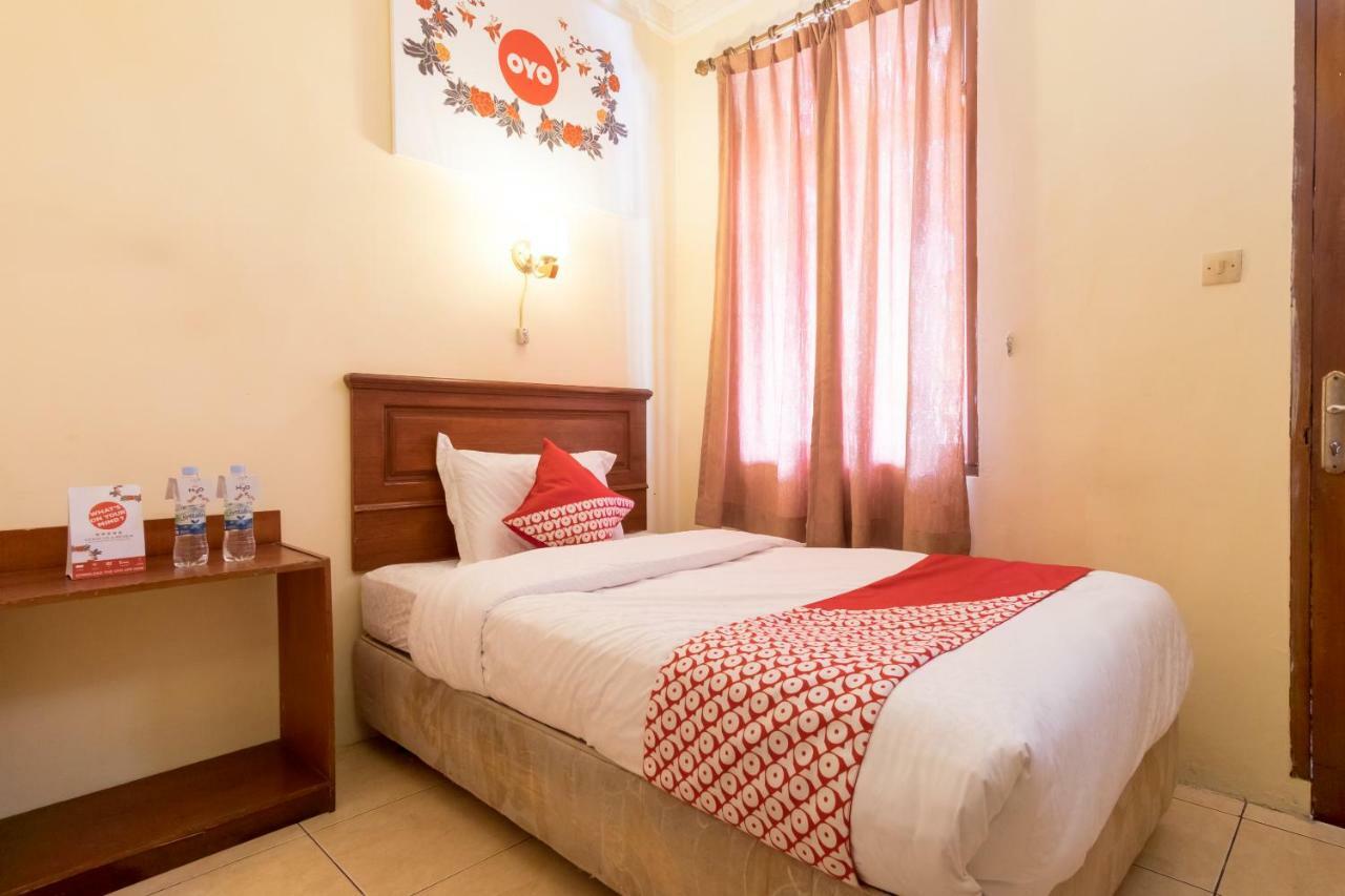 Oyo 1030 Hotel Bumi Asih Medan Kültér fotó