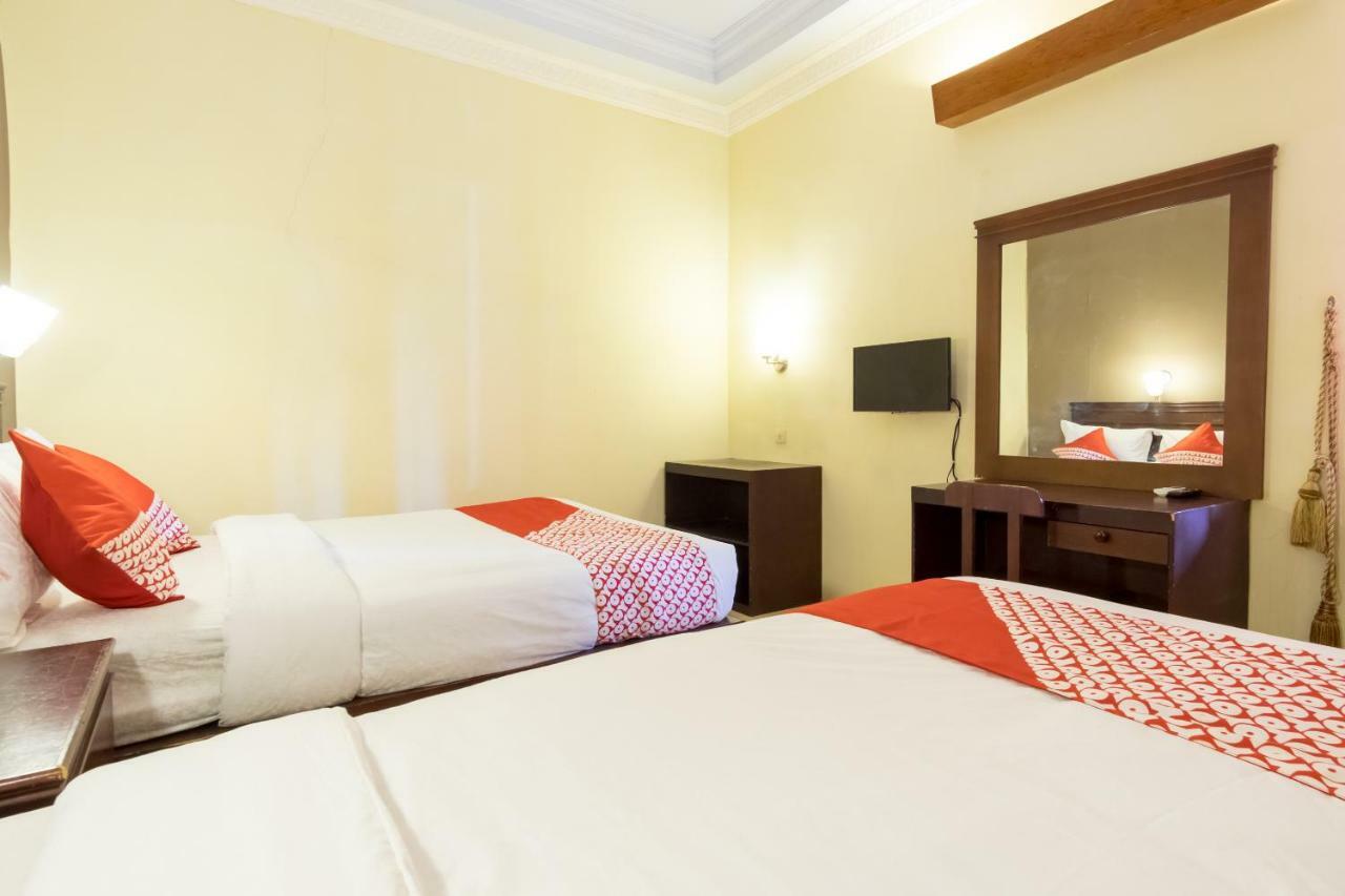 Oyo 1030 Hotel Bumi Asih Medan Kültér fotó