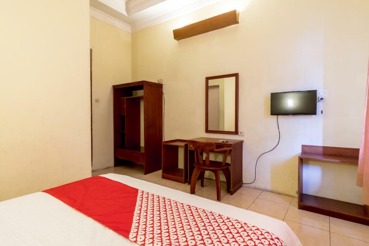 Oyo 1030 Hotel Bumi Asih Medan Kültér fotó