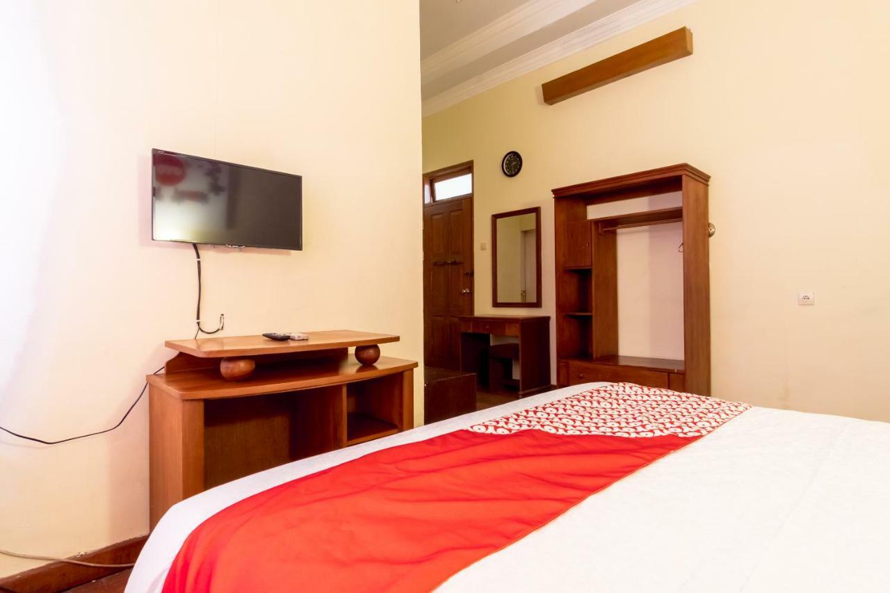 Oyo 1030 Hotel Bumi Asih Medan Kültér fotó