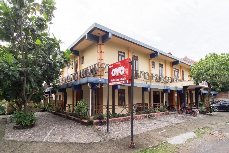 Oyo 1030 Hotel Bumi Asih Medan Kültér fotó