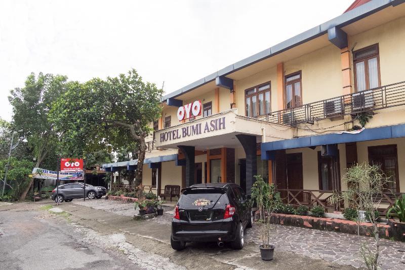 Oyo 1030 Hotel Bumi Asih Medan Kültér fotó